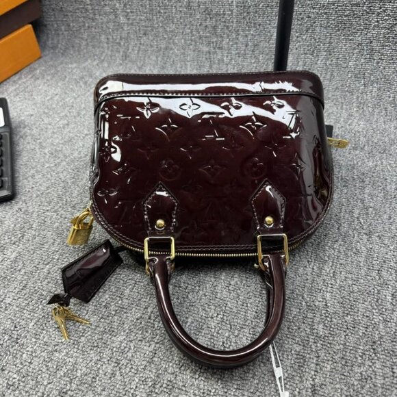 LOUIS VUITTON Alma BB Amarante Monogram Vernis Handbag 799-082125 - Picture 4 of 16